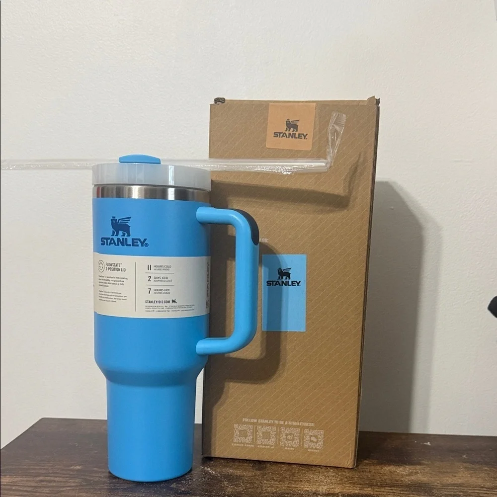 Stanley Sky Blue Quencher H2.0 Flowstate Tumbler with Straw 40oz NEW - Picture 3 of 9